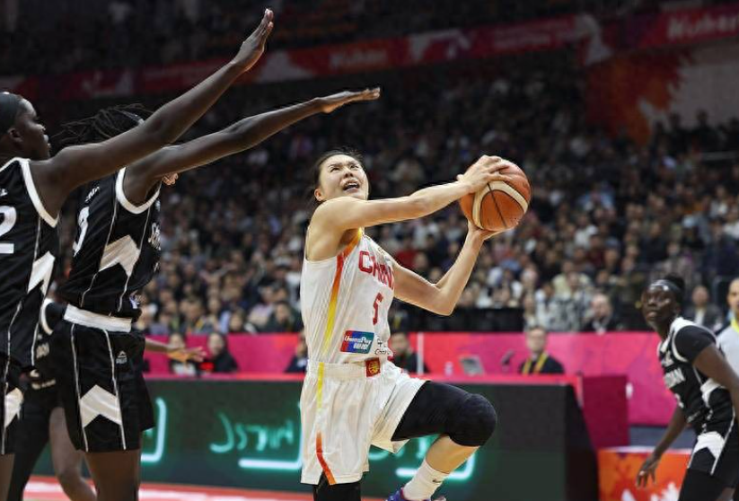 世界杯直播软件下载-女篮10分险胜南苏丹，3人满分3人不及格，宫鲁鸣做对了两个选择